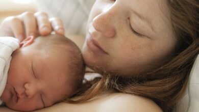 Mother-holding-newborn-child-after-childbirth