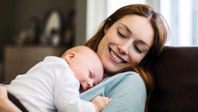 Mother_breastfeeding_baby